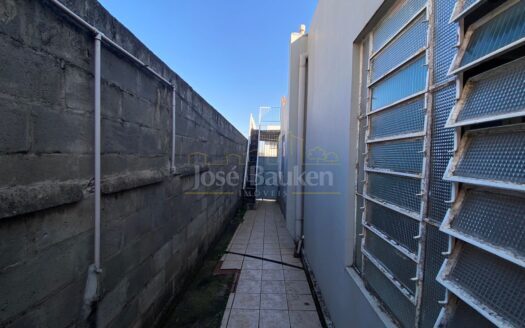 CASA COMERCIAL NA RUA GUAPORÉ