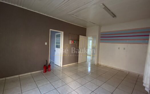 CASA COMERCIAL NA RUA GUAPORÉ