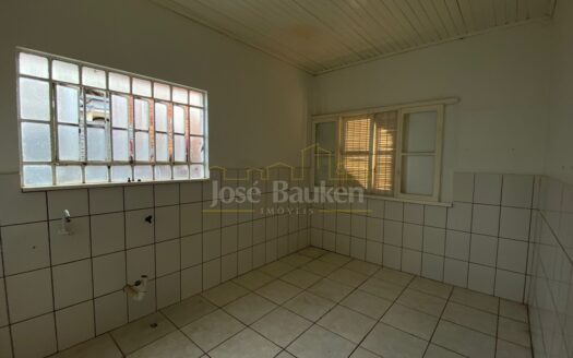 CASA COMERCIAL NA RUA GUAPORÉ