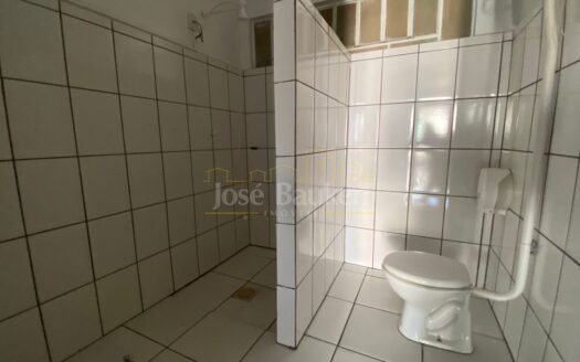 CASA COMERCIAL NA RUA GUAPORÉ