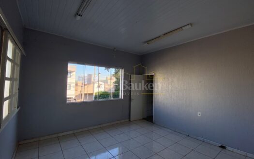 CASA COMERCIAL NA RUA GUAPORÉ