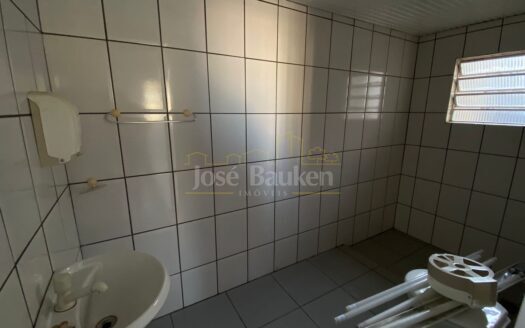 CASA COMERCIAL NA RUA GUAPORÉ