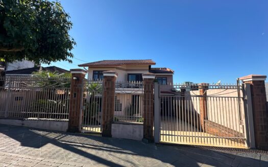 CASA DE ALTO PADRÃO NO CENTRO
