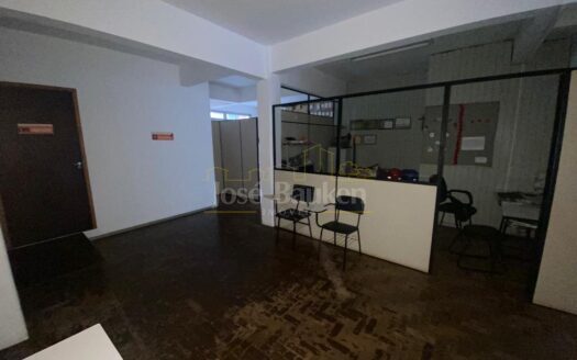PRÉDIO COMERCIAL NO CENTRO