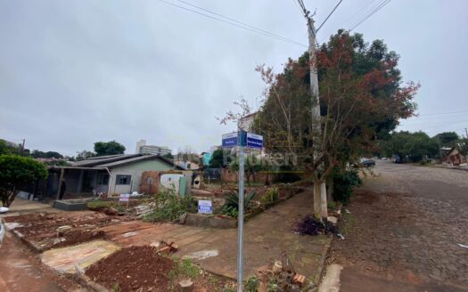 TERRENO DE ESQUINA NO CENTRO